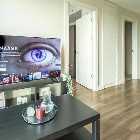 شقة Modern 1 Bedroom Fully Equipped, Dt & Metro, Ac, Wi-fi *