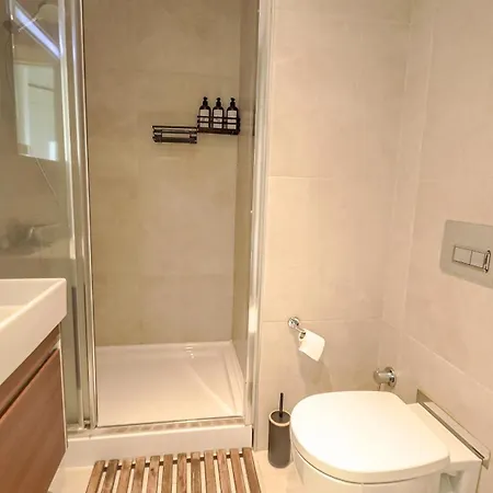 Modern 1 Bedroom Fully Equipped, Dt & Metro, Ac, Wi-fi Apartament Stambuł