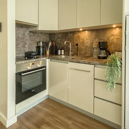 Modern 1 Bedroom Fully Equipped, Dt & Metro, Ac, Wi-fi