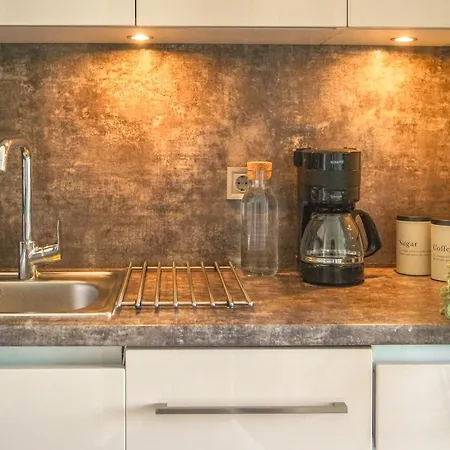 Modern 1 Bedroom Fully Equipped, Dt & Metro, Ac, Wi-fi *